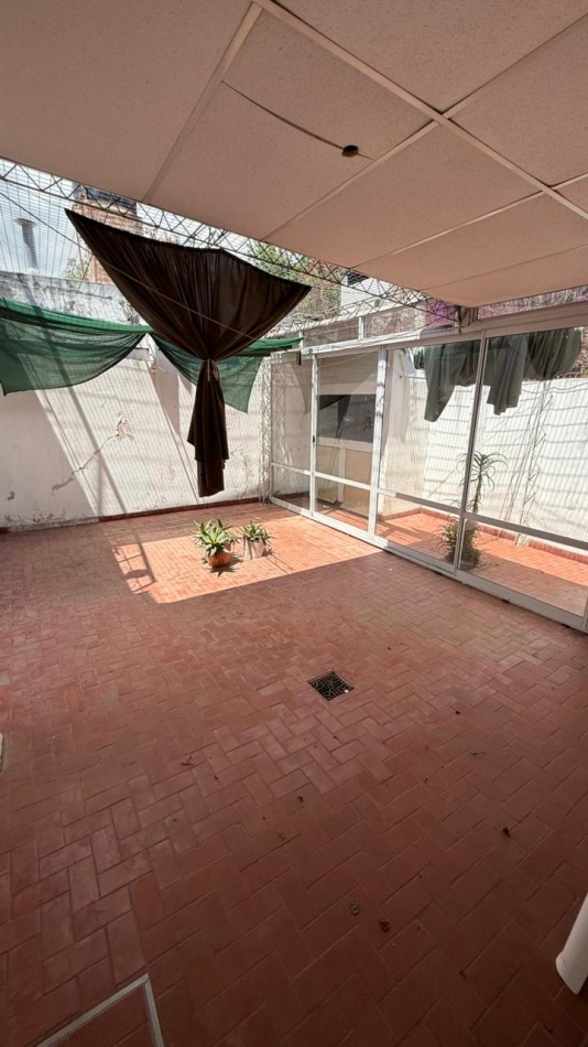 CASA DE 2 DORMITORIOS A MODERNIZAR,  ¡OPORTUNIDAD!