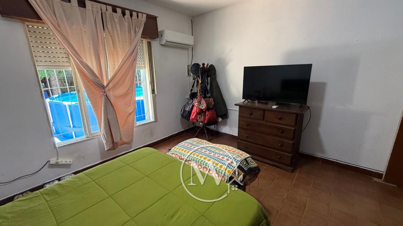 CASA DE 3 DORM, PATIO Y COCHERA, ZONA GAZZANO