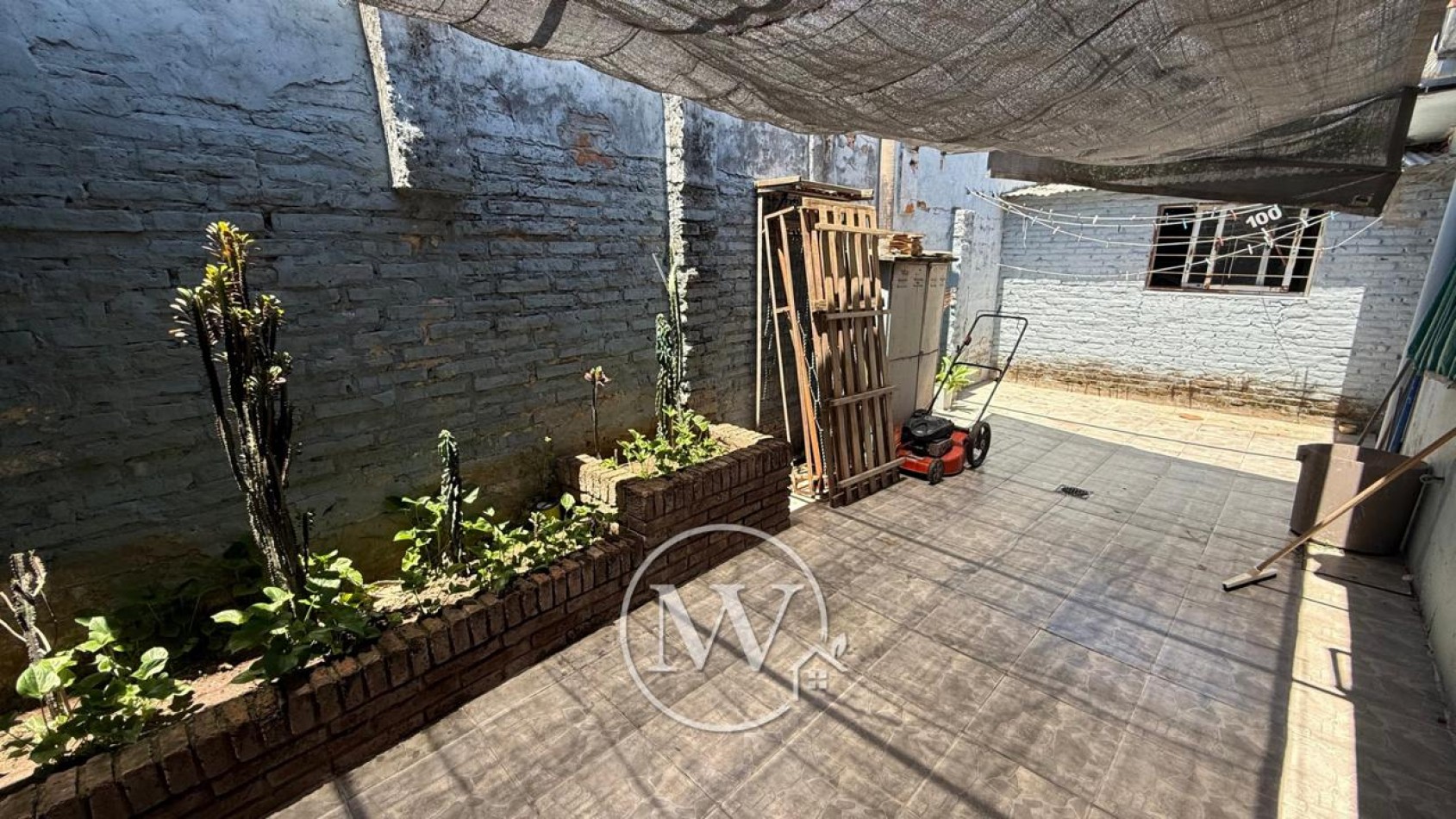 CASA DE 3 DORM, PATIO Y COCHERA, ZONA GAZZANO