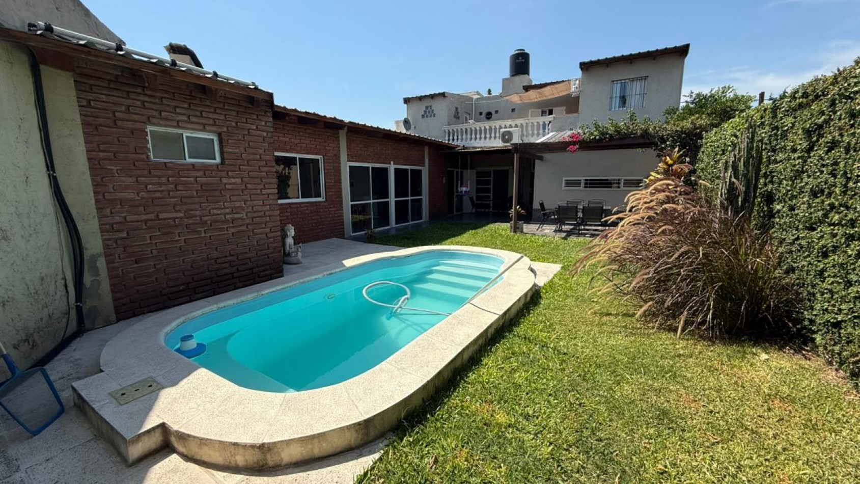 CASA PREMIUM DE 3 DORM, PISCINA, Y COCHERA DOBLE