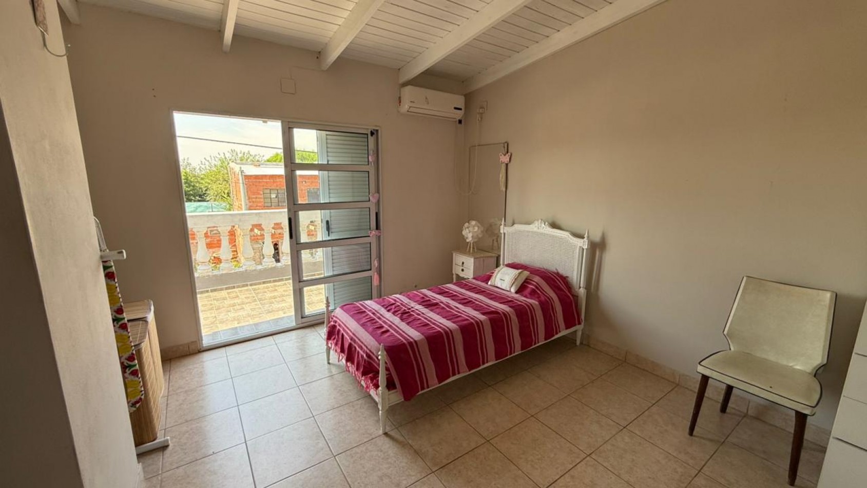 CASA PREMIUM DE 3 DORM, PISCINA, Y COCHERA DOBLE