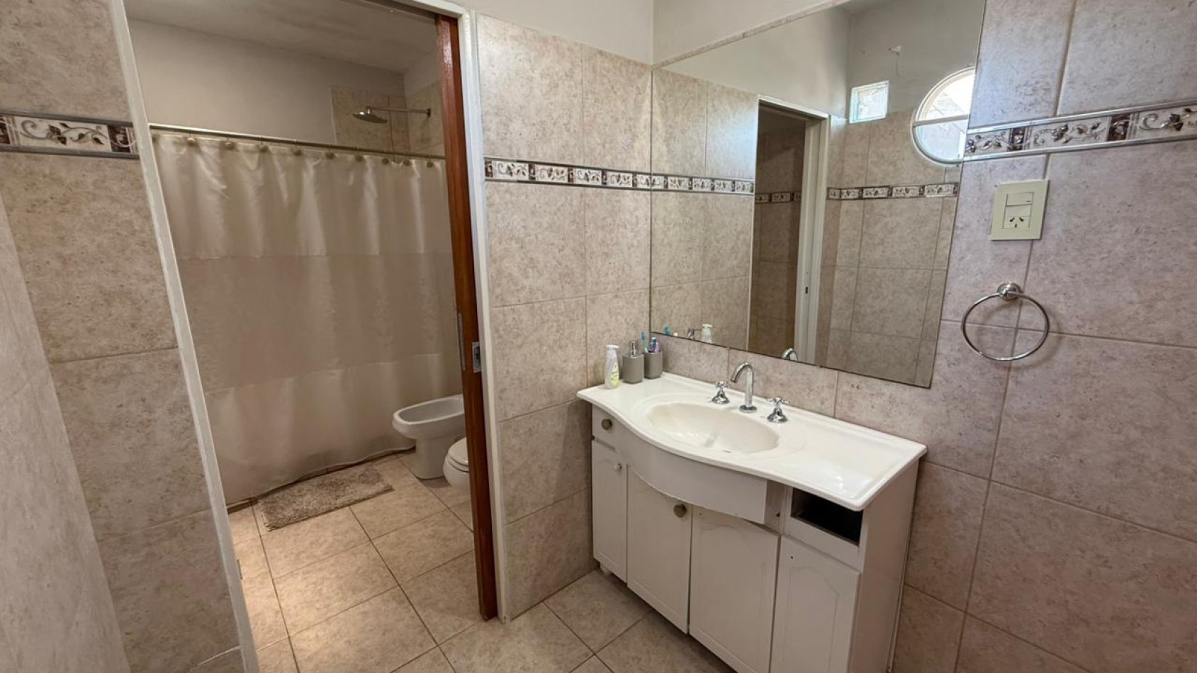 CASA PREMIUM DE 3 DORM, PISCINA, Y COCHERA DOBLE