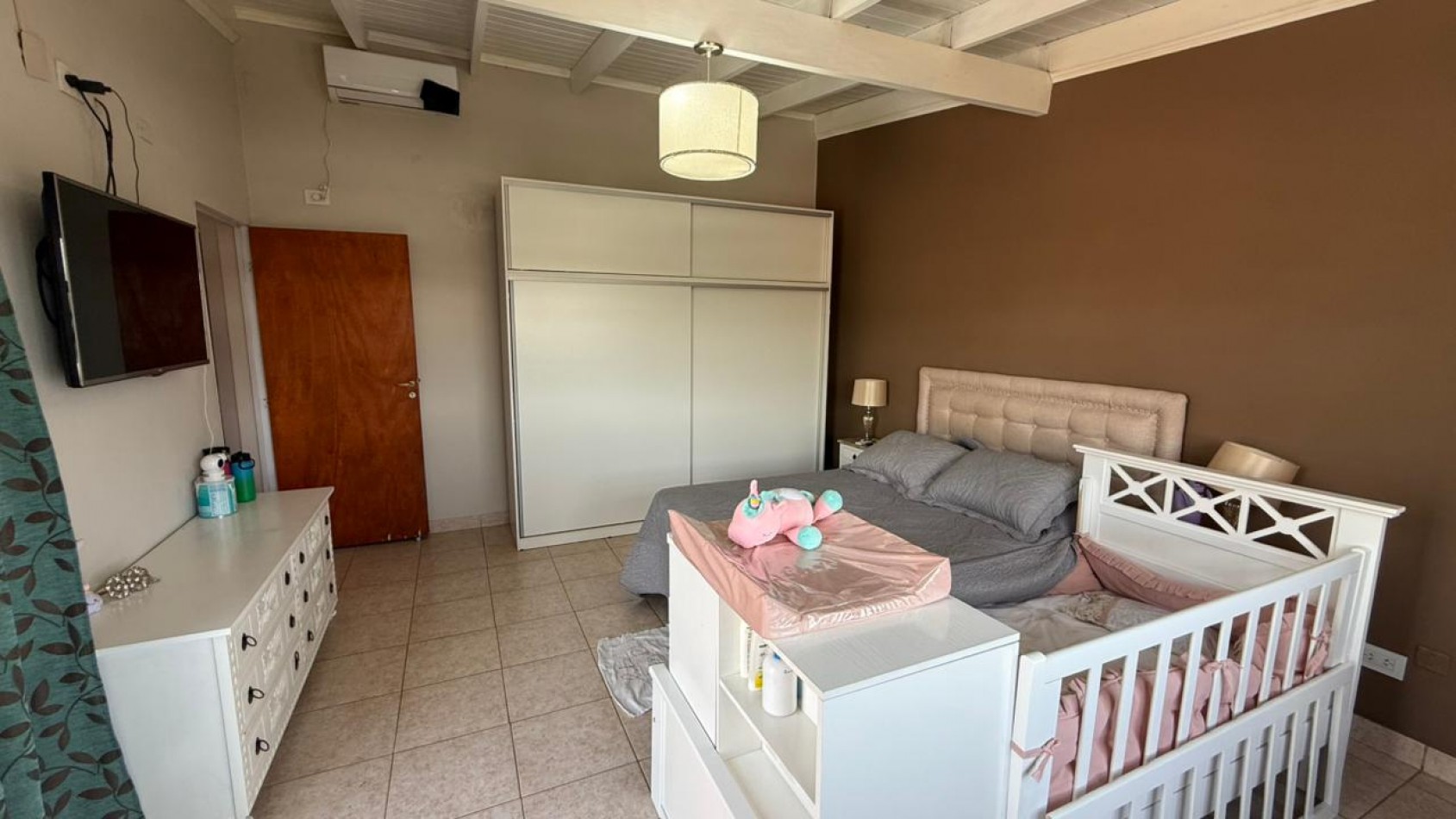 CASA PREMIUM DE 3 DORM, PISCINA, Y COCHERA DOBLE