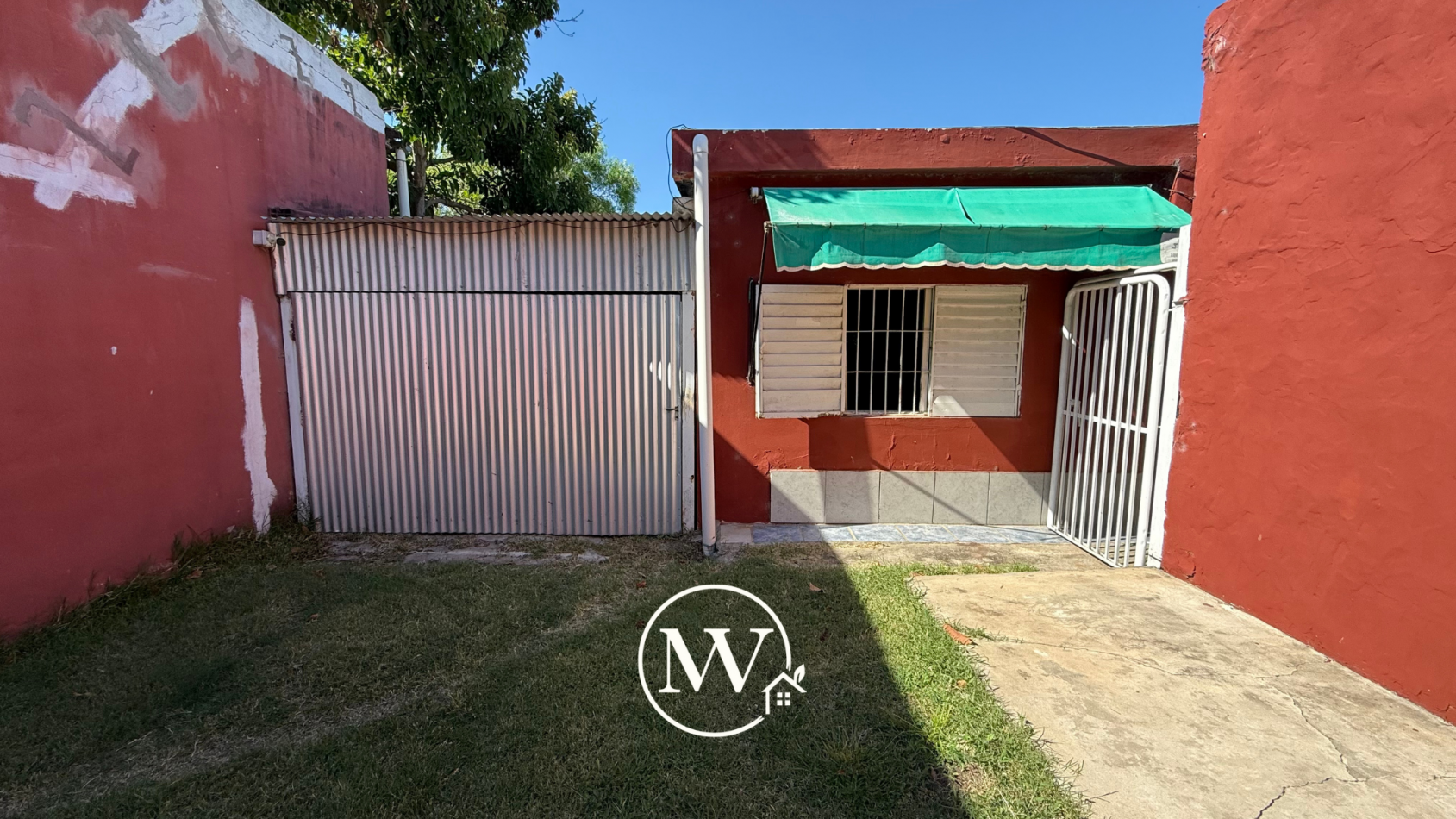 Casa Apta Credito en San Benito. 2 Dorm, fondo y cochera.