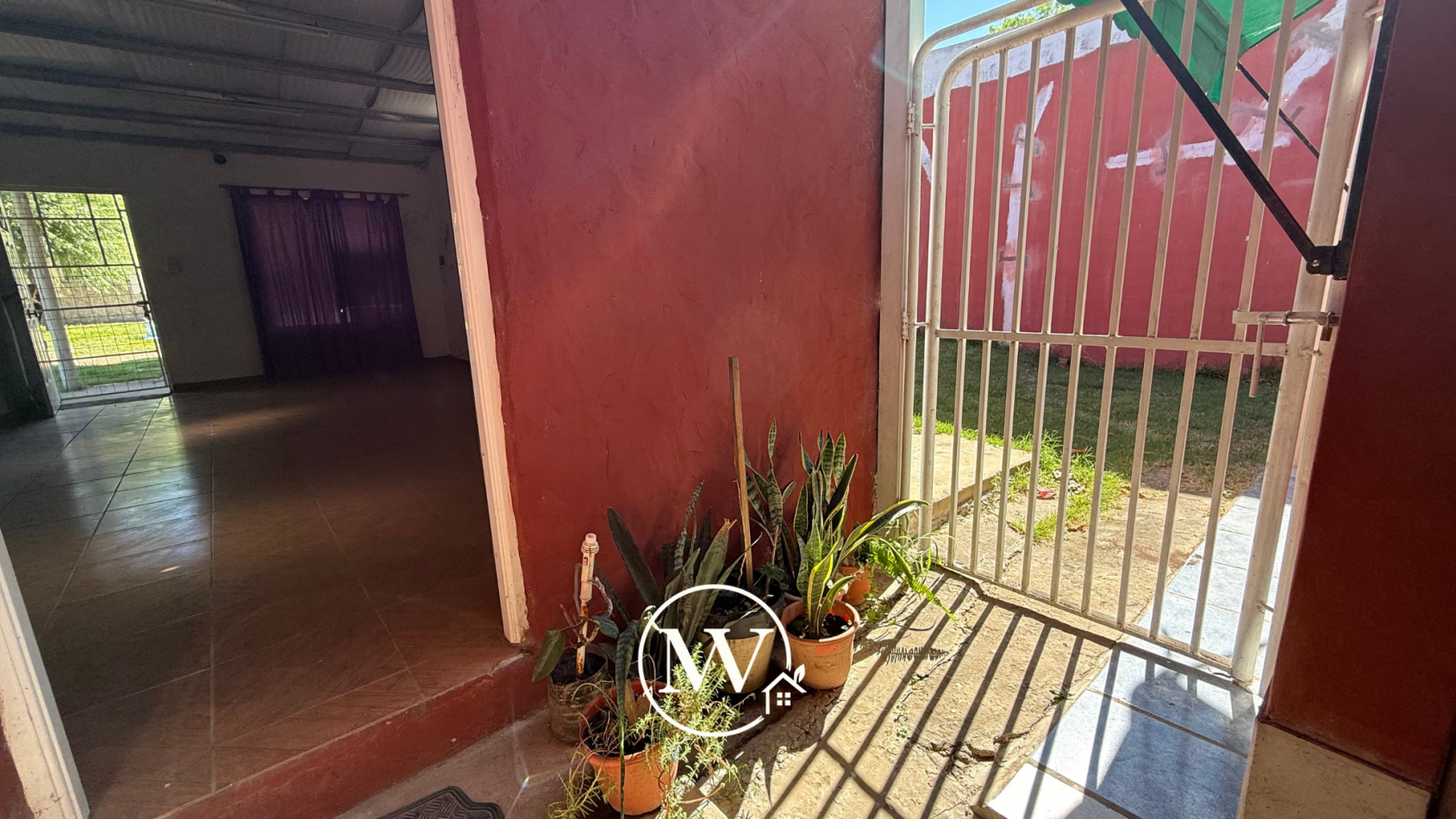 Casa Apta Credito en San Benito. 2 Dorm, fondo y cochera.