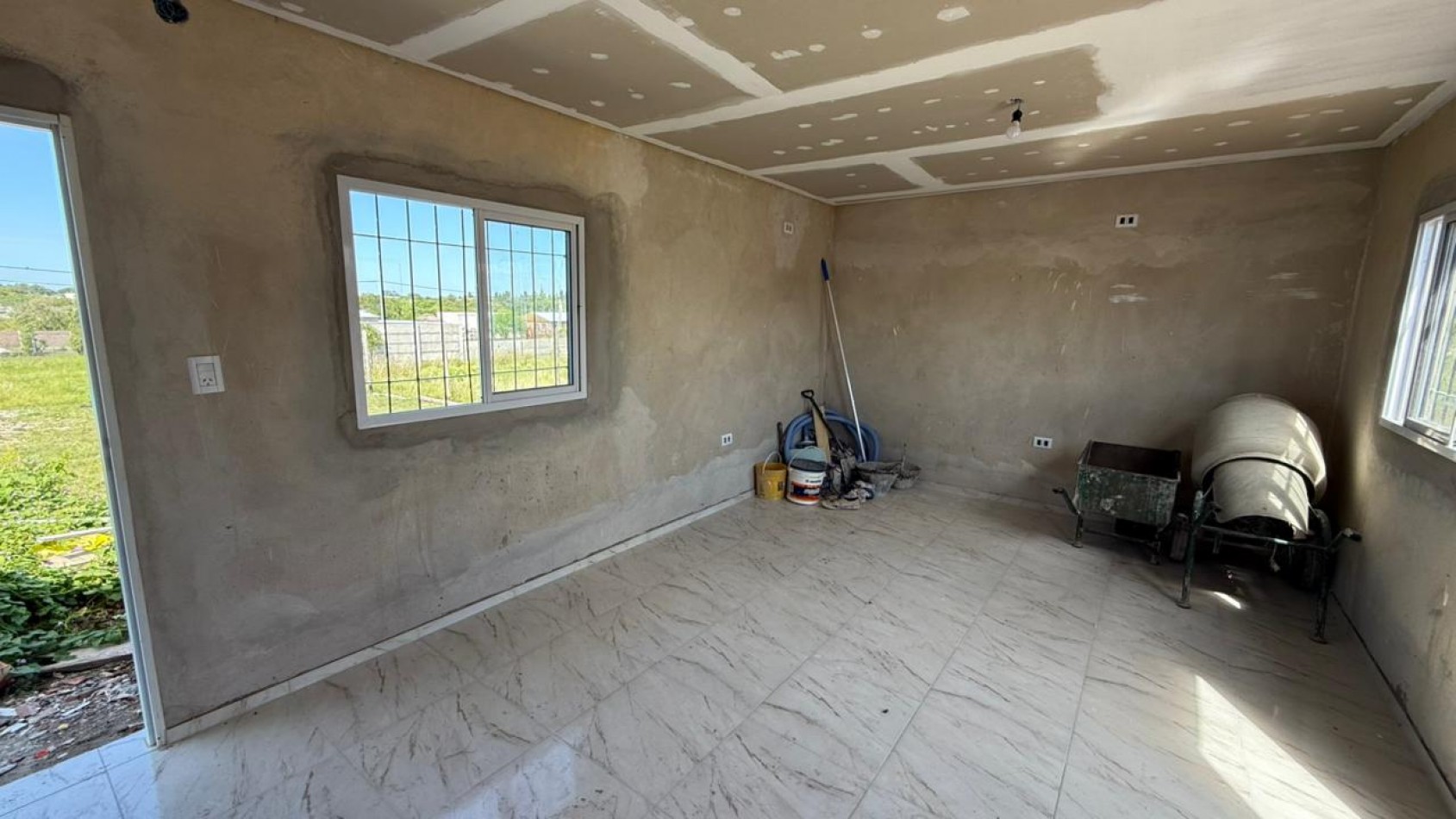 CASA/QUINTA CON PISCINA EN COLONIA ENSAYO A ESTRENAR