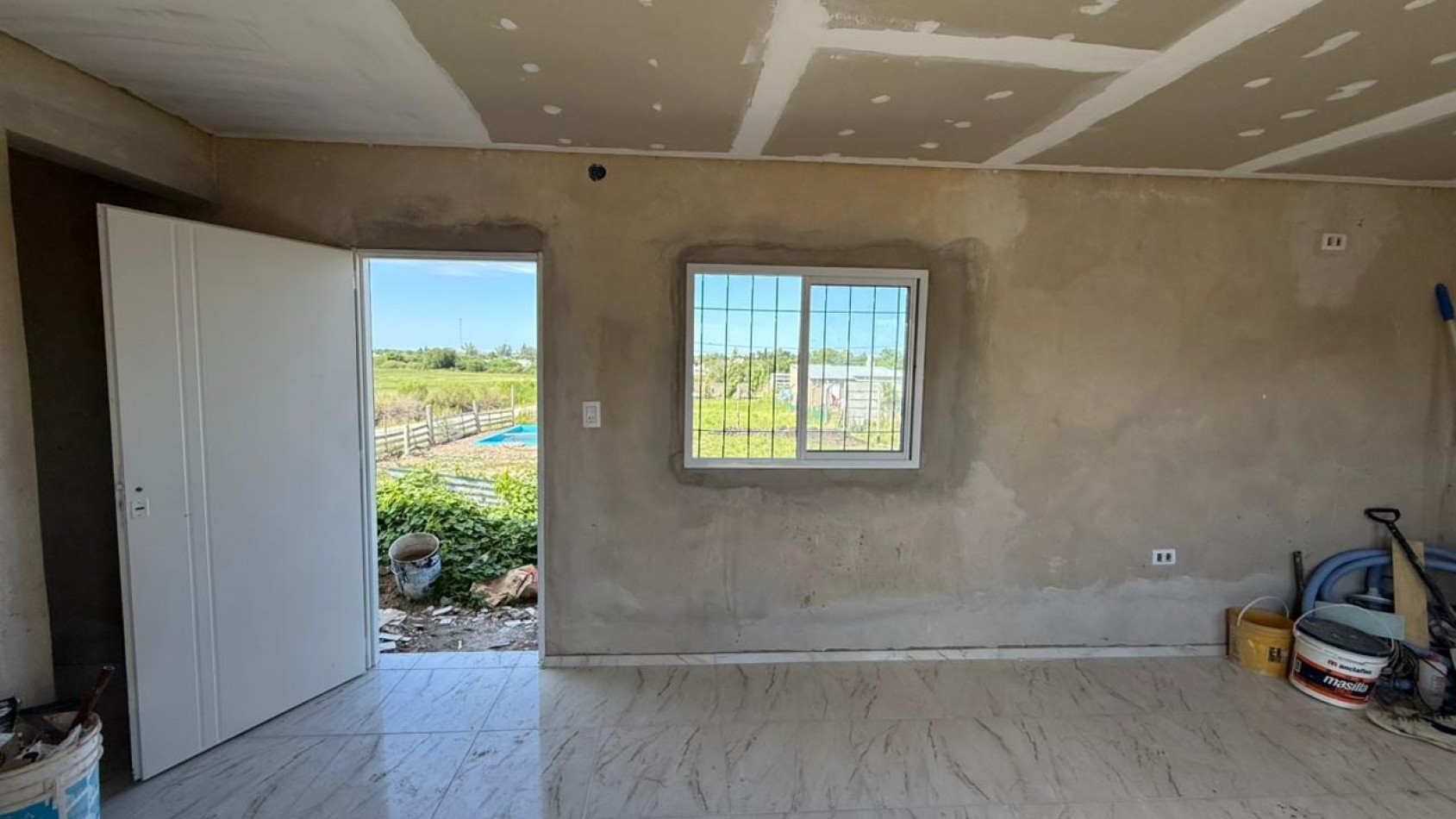 CASA/QUINTA CON PISCINA EN COLONIA ENSAYO A ESTRENAR