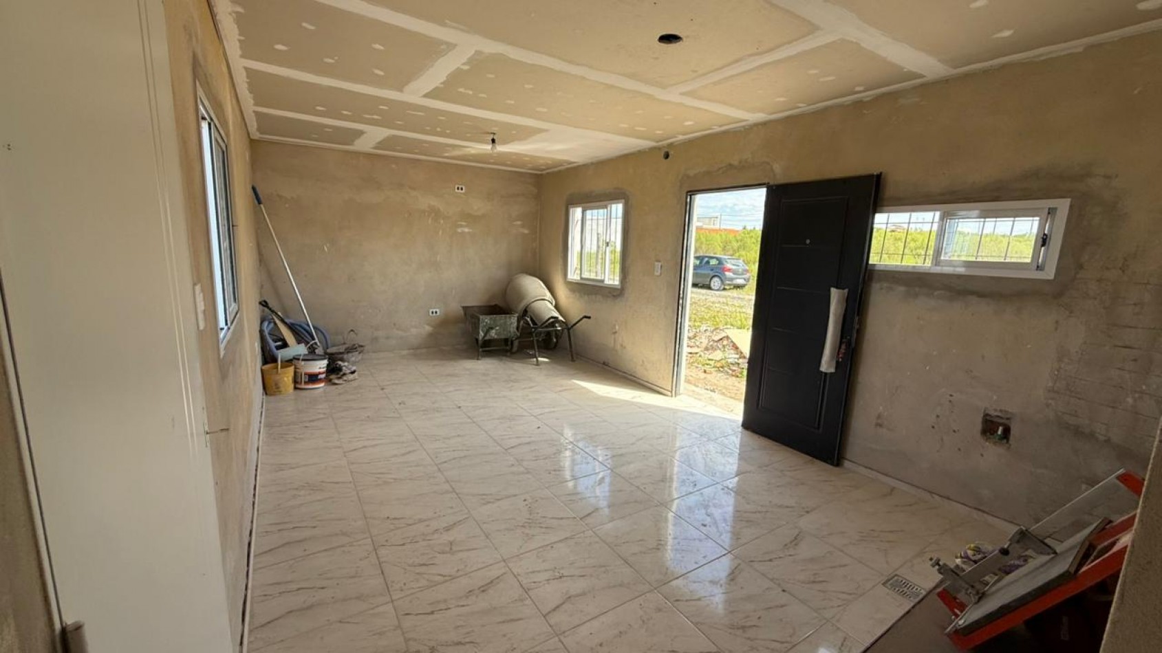 CASA/QUINTA CON PISCINA EN COLONIA ENSAYO A ESTRENAR