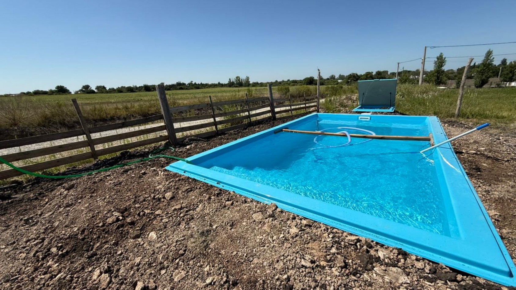 CASA/QUINTA CON PISCINA EN COLONIA ENSAYO A ESTRENAR