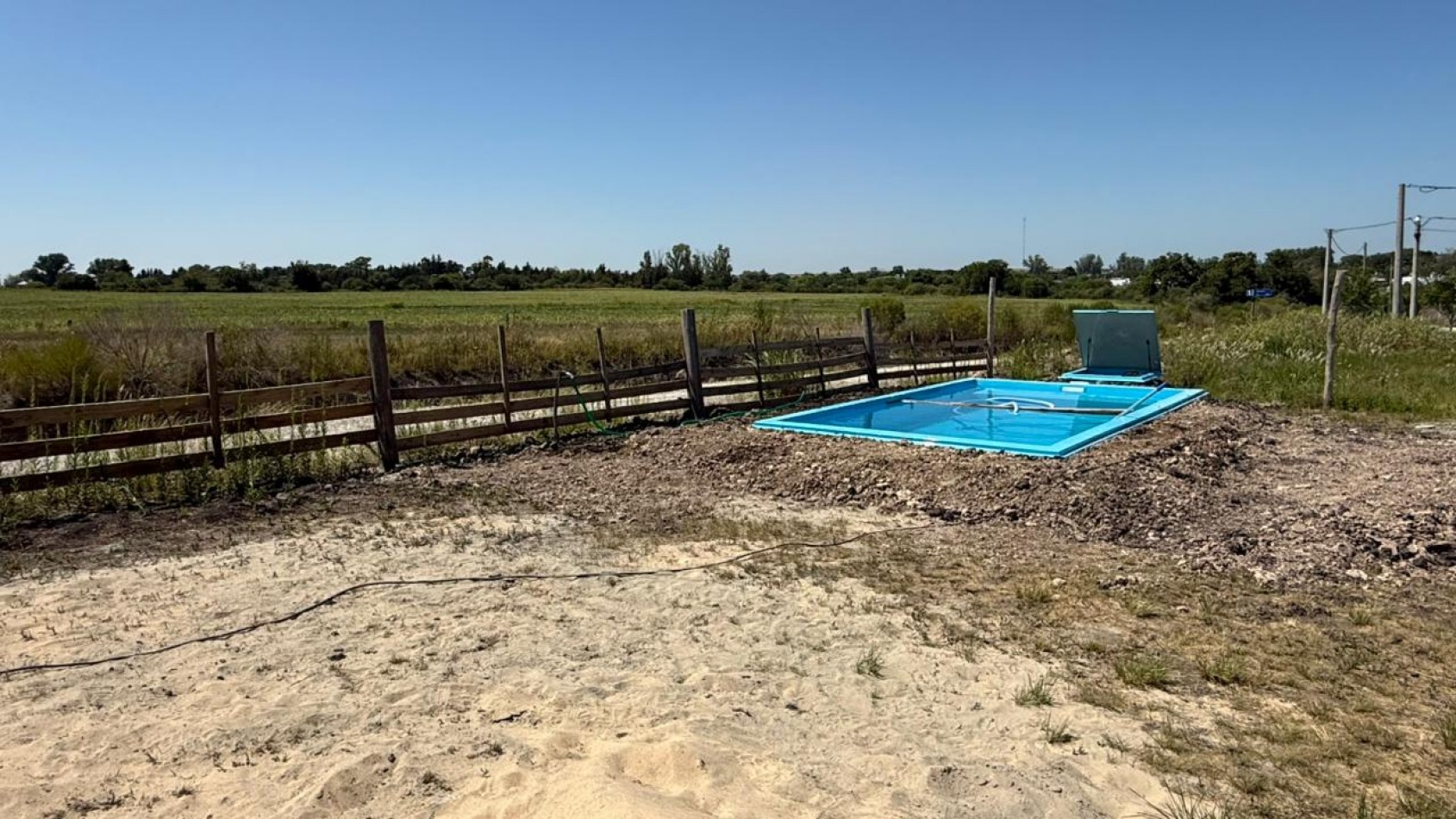 CASA/QUINTA CON PISCINA EN COLONIA ENSAYO A ESTRENAR