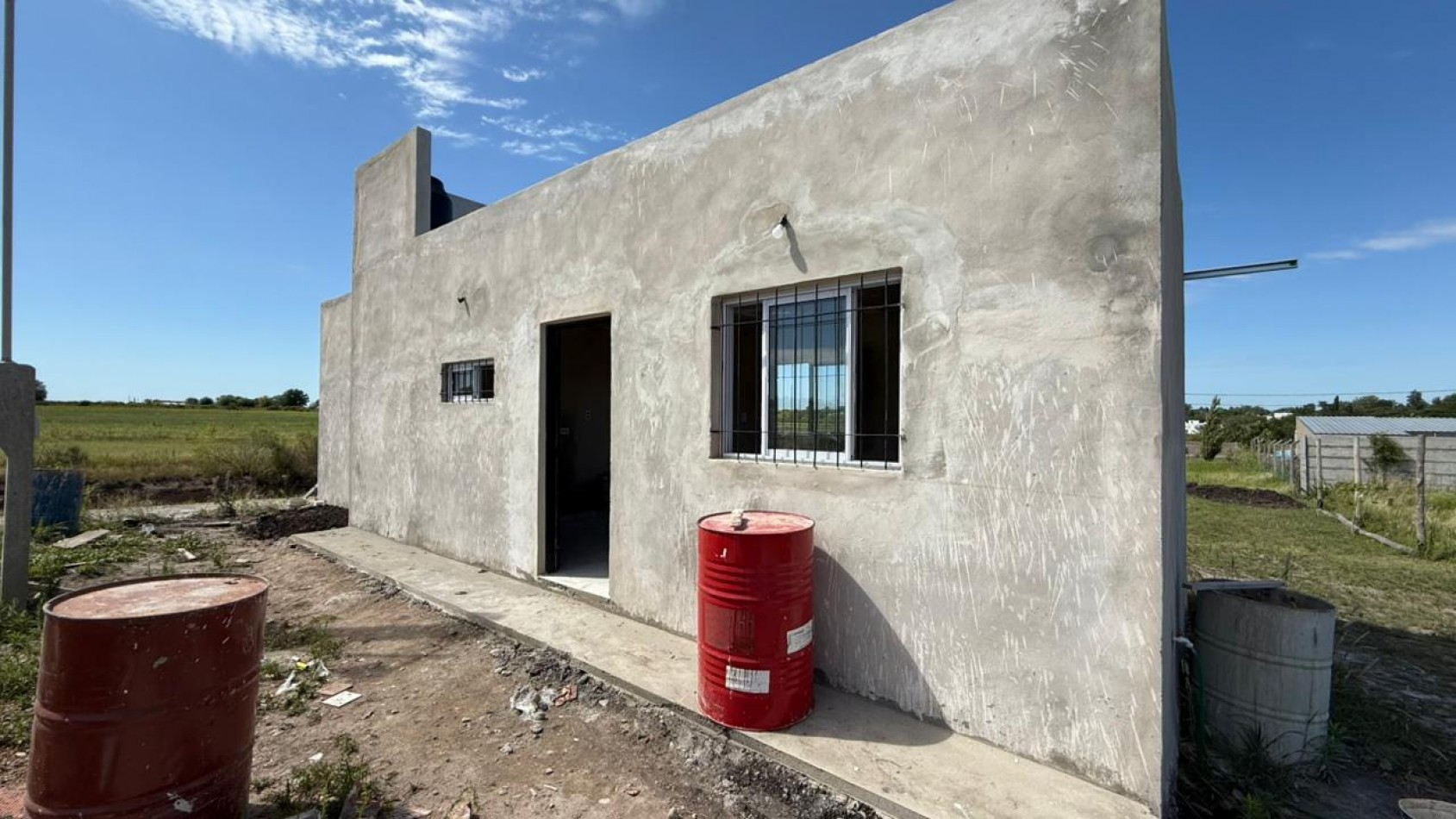 CASA/QUINTA CON PISCINA EN COLONIA ENSAYO A ESTRENAR