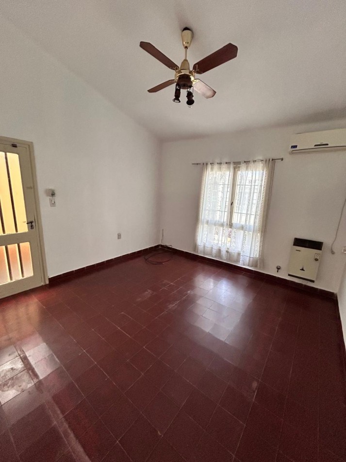 CASA 3 DORM Y COCHERA EN ZONA EJERCITO