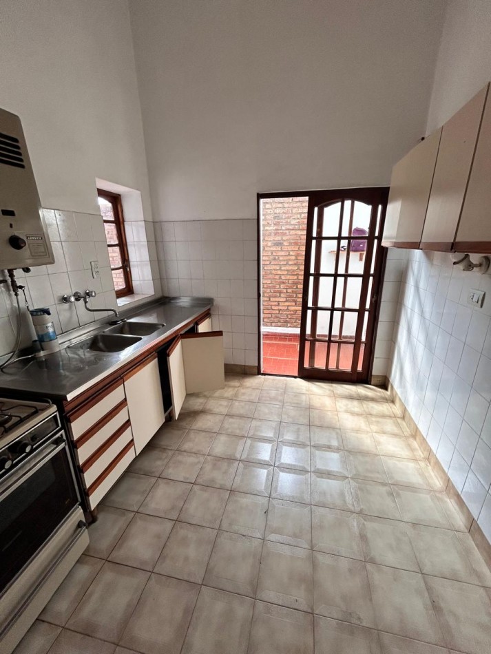 CASA 3 DORM Y COCHERA EN ZONA EJERCITO