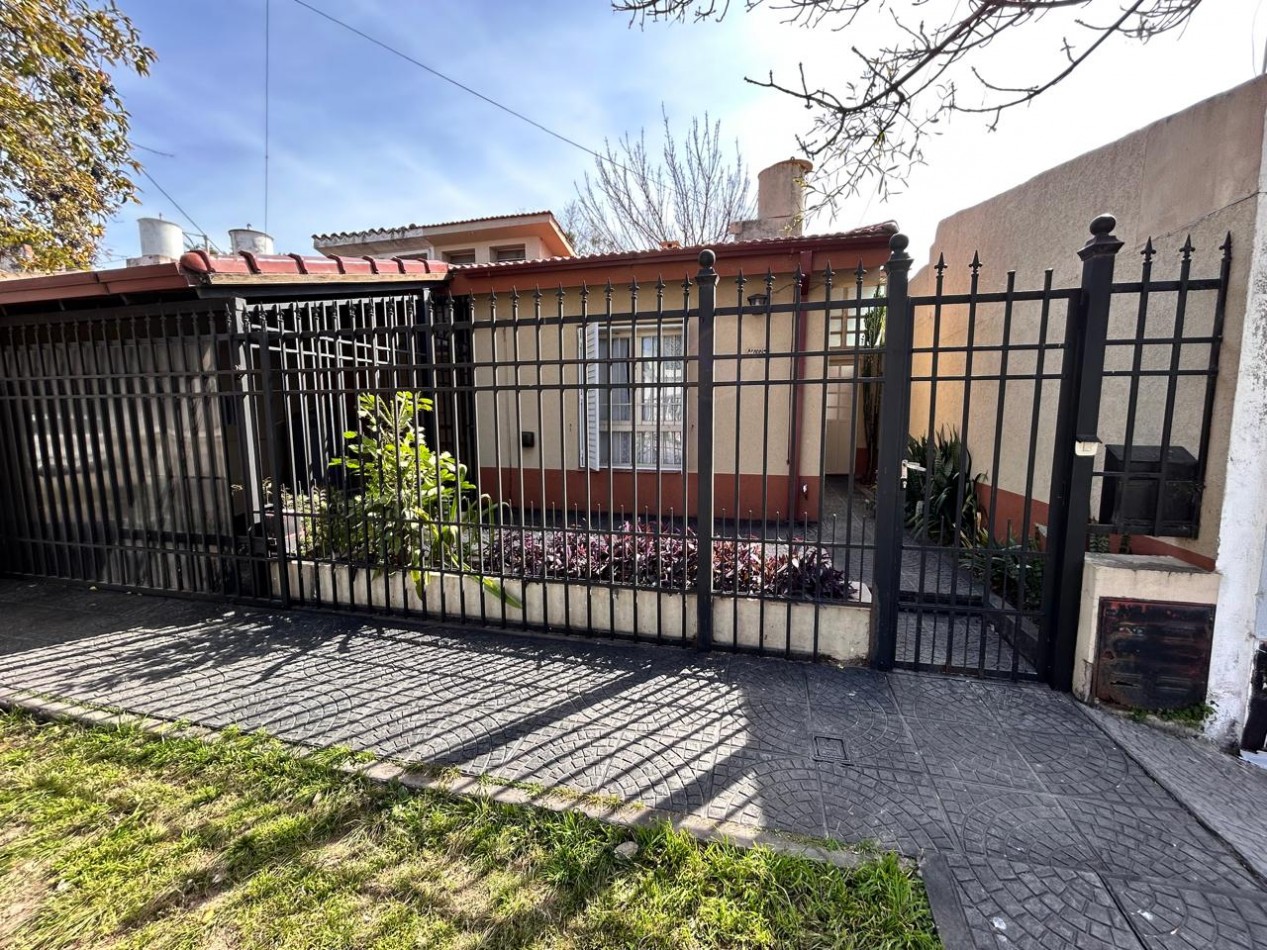 CASA 3 DORM Y COCHERA EN ZONA EJERCITO