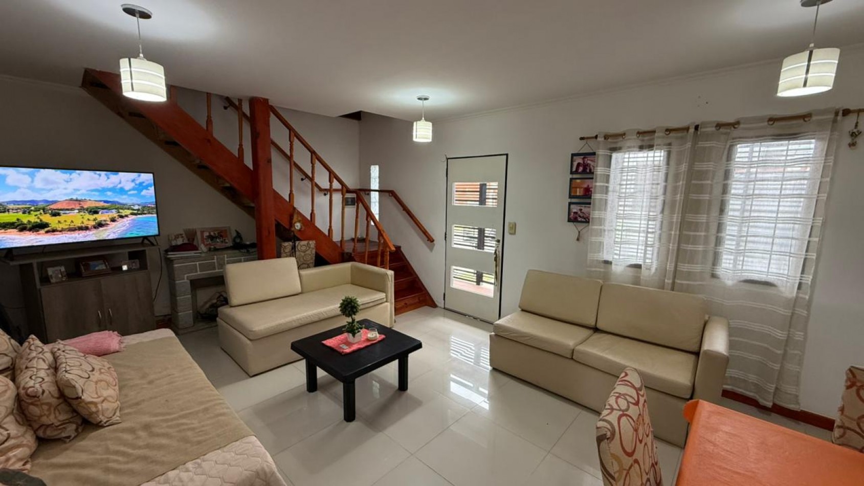CASA EN ORO VERDE, 3 DORM, COCHERA Y FONDO VERDE