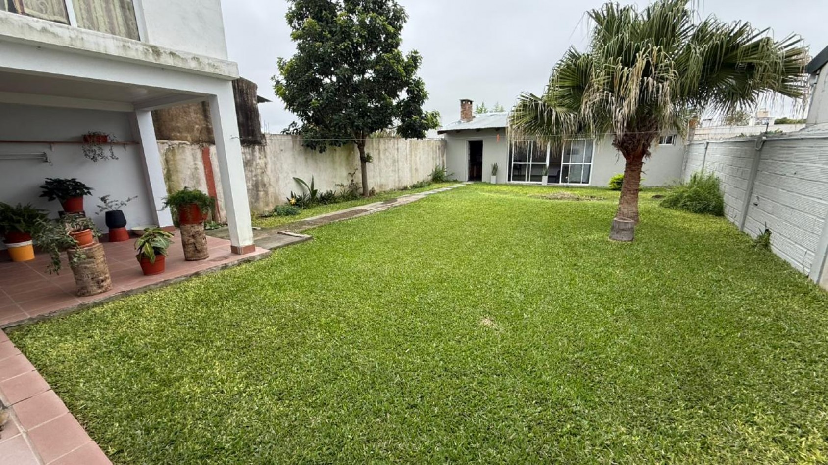 CASA EN ORO VERDE, 3 DORM, COCHERA Y FONDO VERDE
