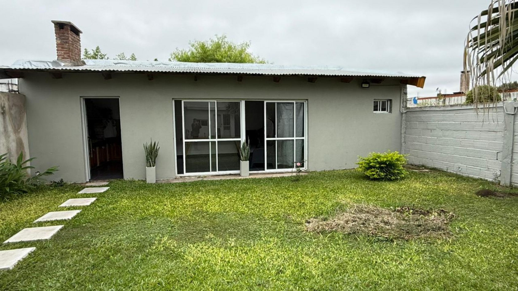 CASA EN ORO VERDE, 3 DORM, COCHERA Y FONDO VERDE