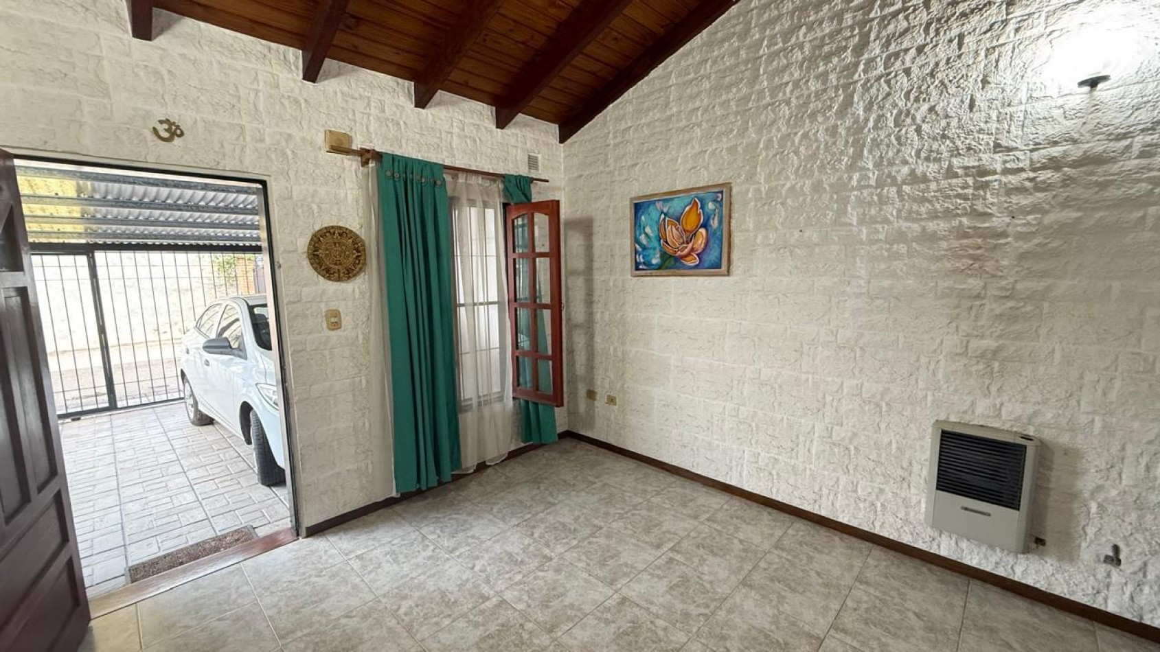 CASA DE 2 DORM, COCHERA Y PATIO SECO, ZONA RAMIREZ SUR