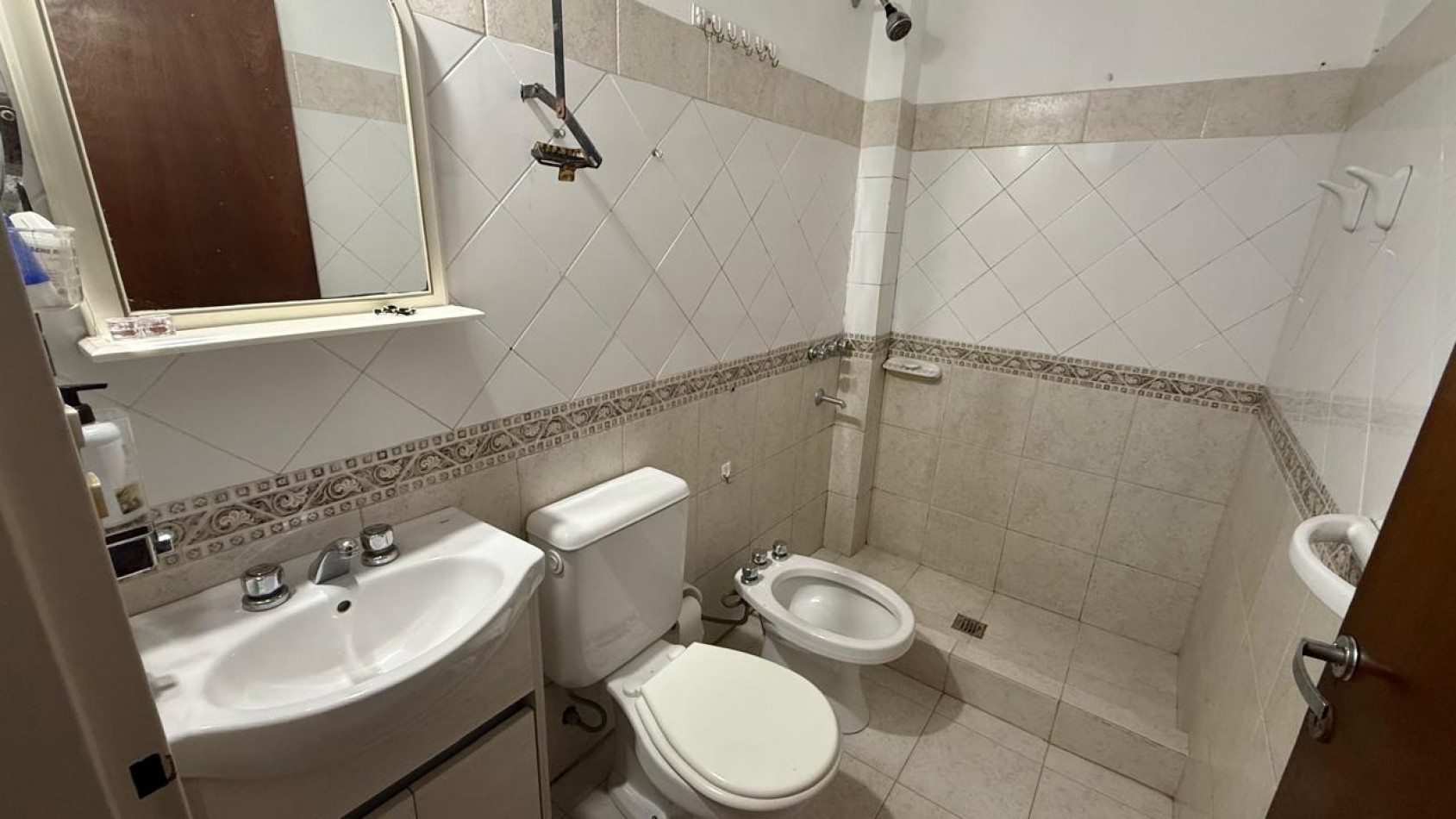 CASA DE 2 DORM, COCHERA Y PATIO SECO, ZONA RAMIREZ SUR