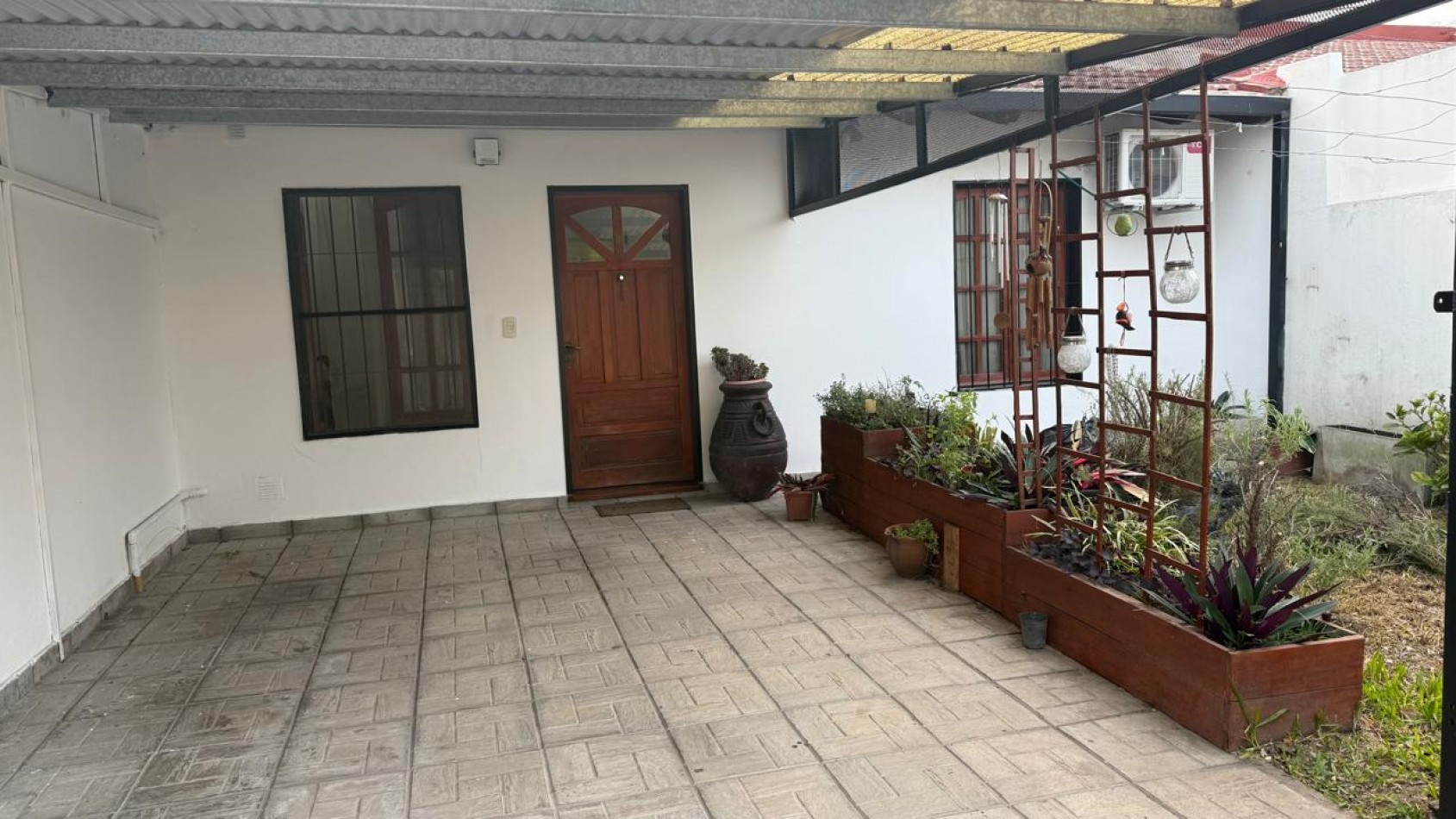 CASA DE 2 DORM, COCHERA Y PATIO SECO, ZONA RAMIREZ SUR