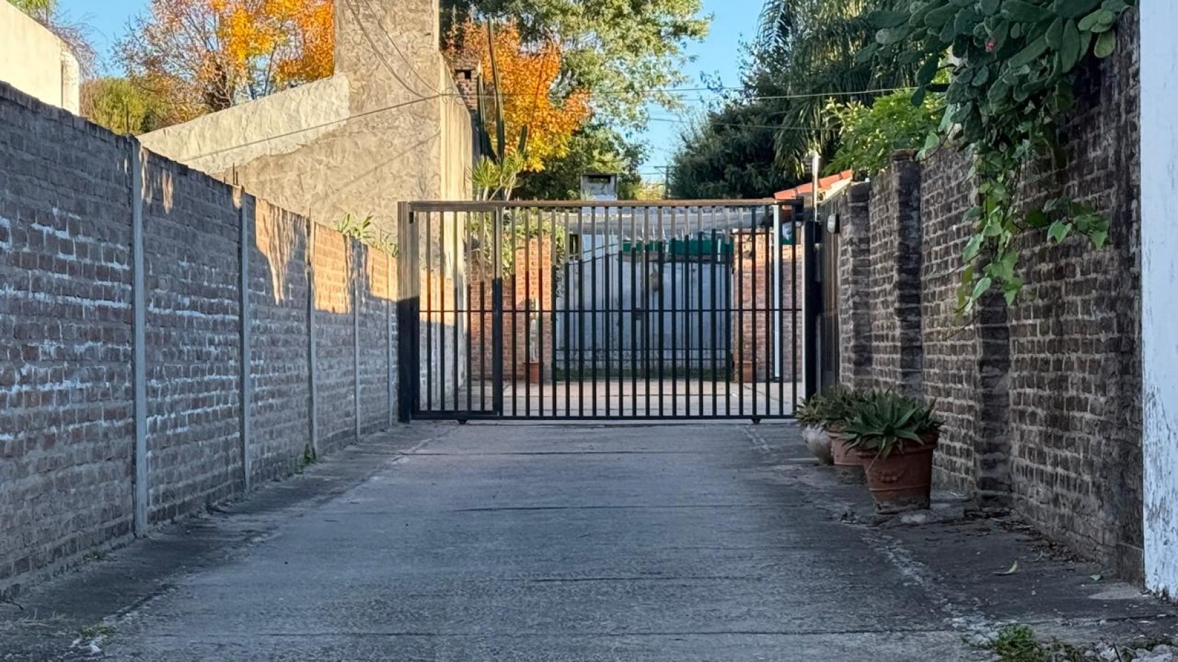 CASA DE 2 DORM, COCHERA Y PATIO SECO, ZONA RAMIREZ SUR