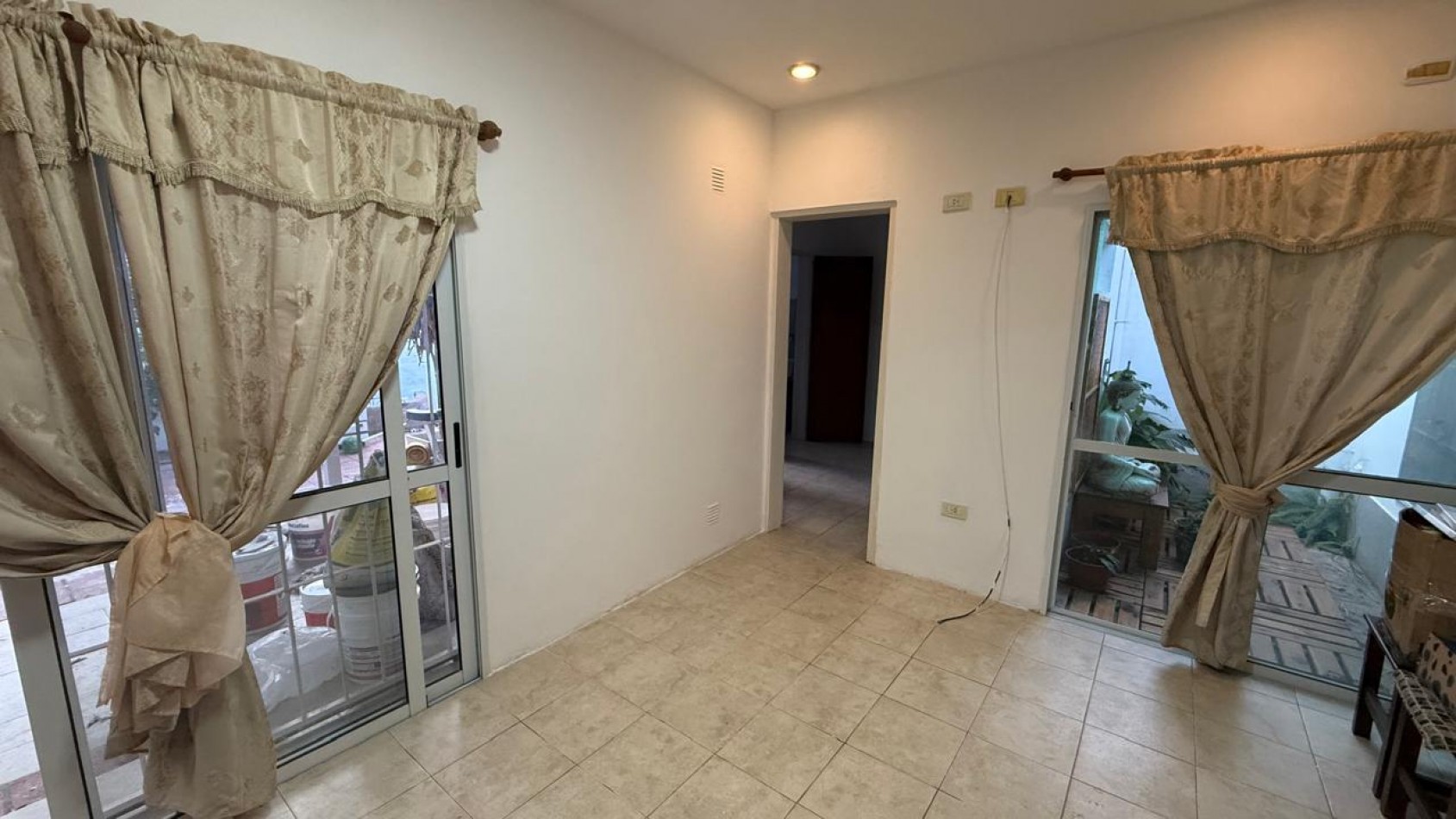 CASA DE 2 DORM, COCHERA Y PATIO SECO, ZONA RAMIREZ SUR