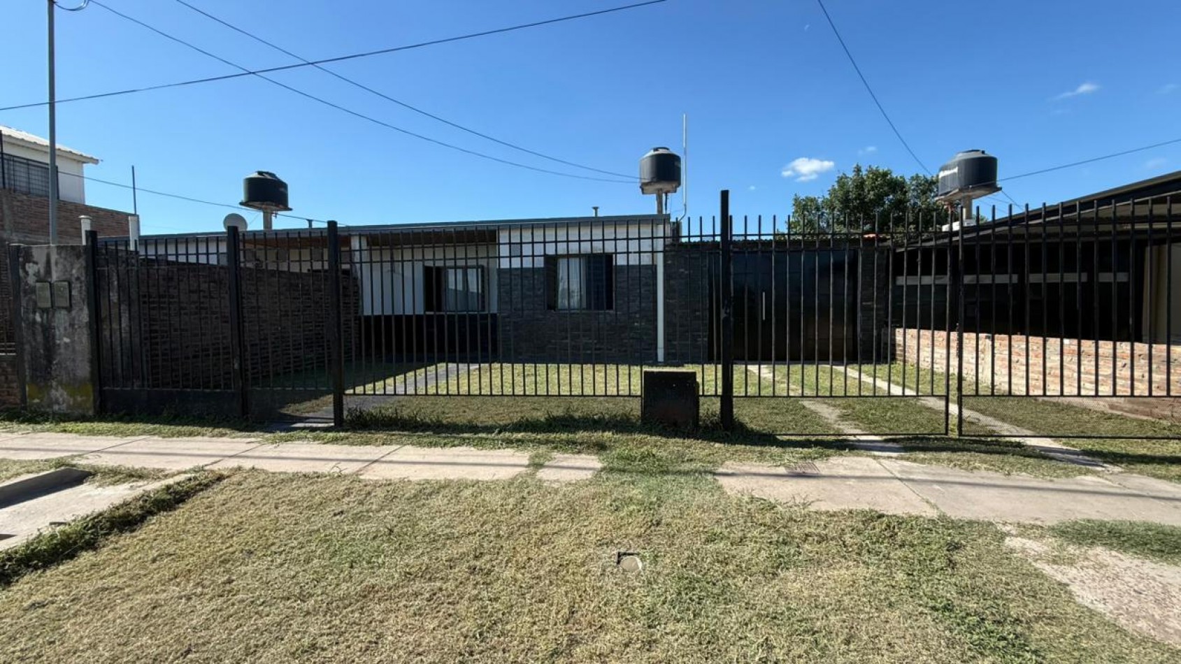CASA DE 2 DORM, PATIO Y COCHERA, ZONA NEWBERY 