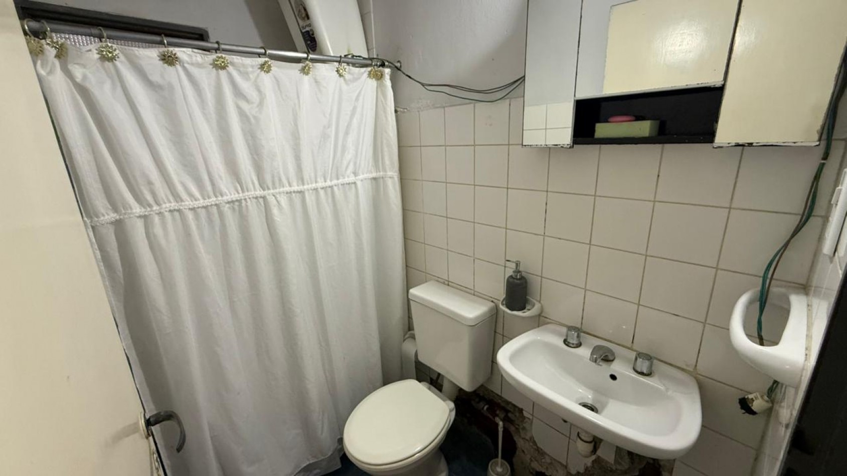 CASA DE 2 DORM, PATIO Y COCHERA, ZONA NEWBERY 