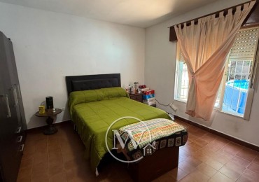 CASA DE 3 DORM, PATIO Y COCHERA, ZONA GAZZANO